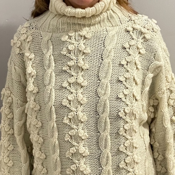 handmade vintage off white  neck cable stitch flower knit, XL unisex sweater - Picture 5 of 7